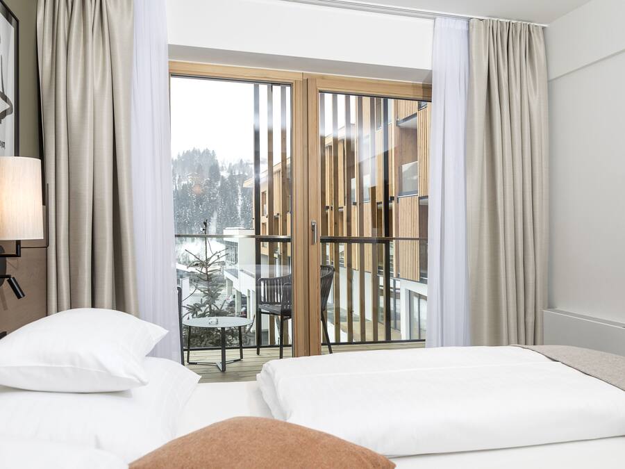 Standard-Doppel- oder -Zweibettzimmer, 1 Schlafzimmer, Balkon, Bergblick | Allergikerbettwaren, Zimmersafe, Schreibtisch, Verdunkelungsvorhänge