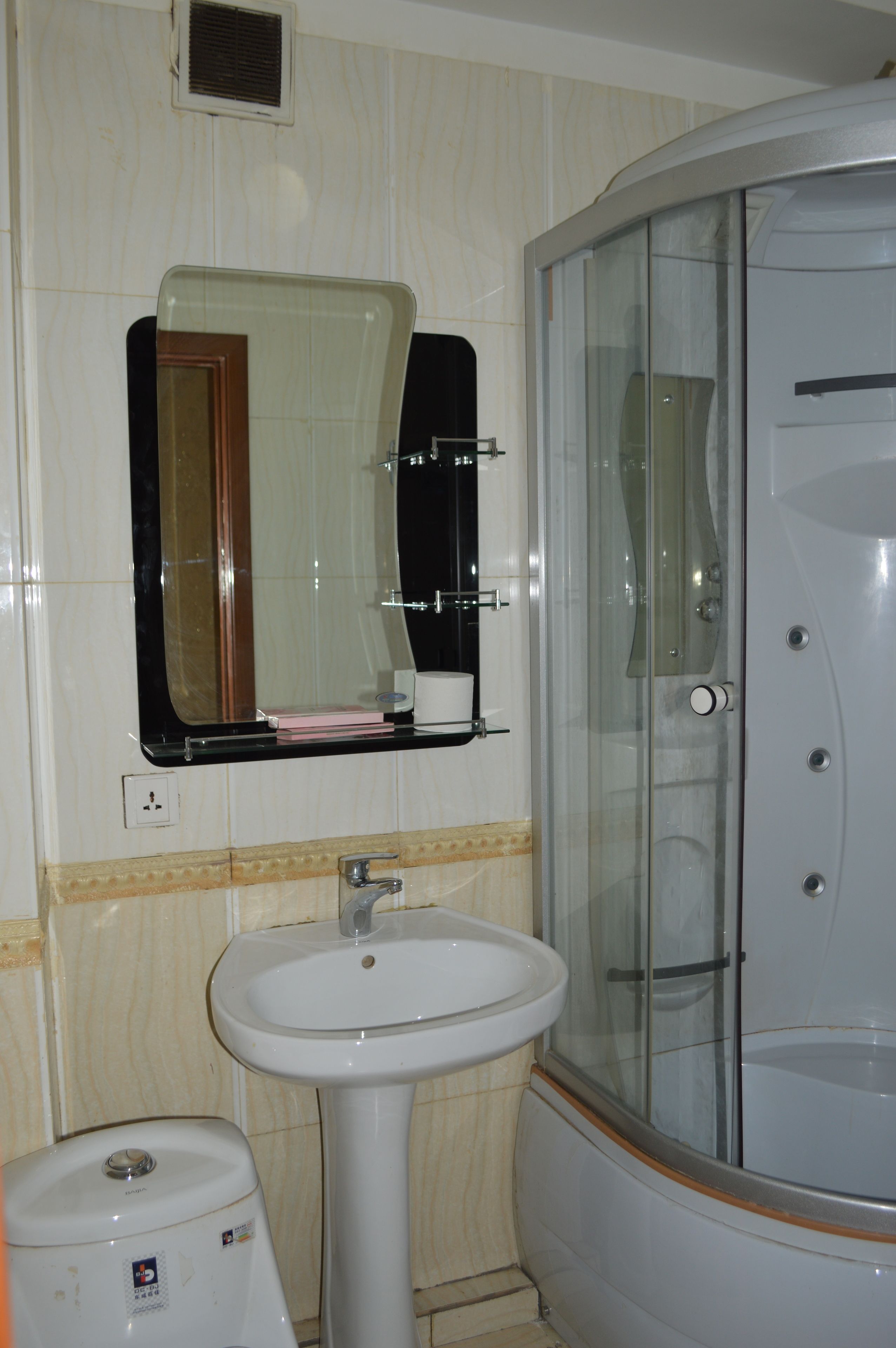 double room | bathroom | combined shower/bathtub, rainfall showerhead, free toiletries, slippers