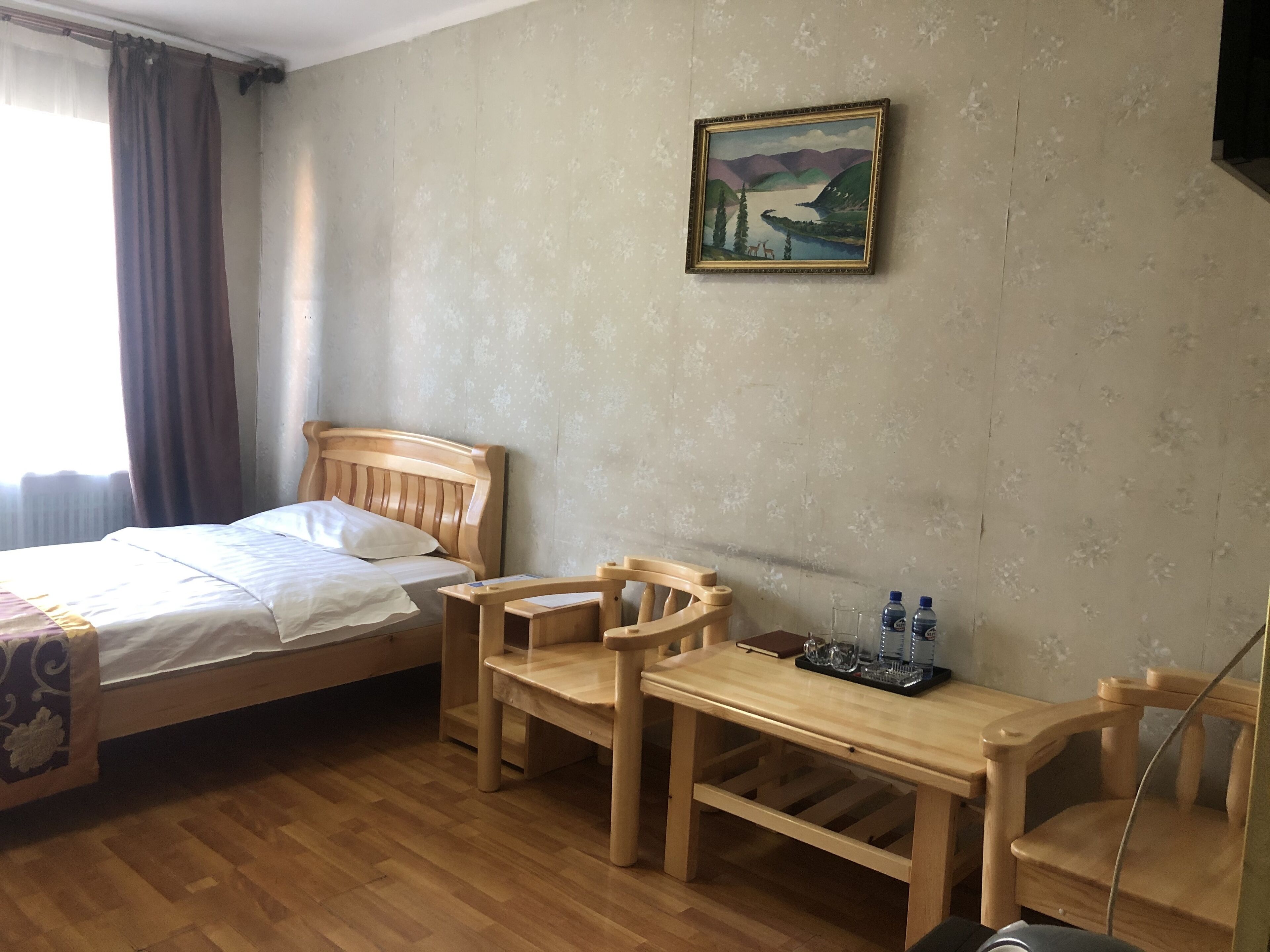economy single room | desk, free wifi, bed sheets