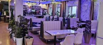 Land Hotel