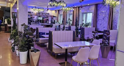 Land Hotel