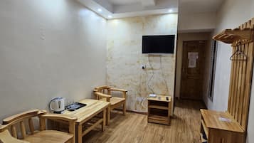 Desk, free WiFi, bed sheets