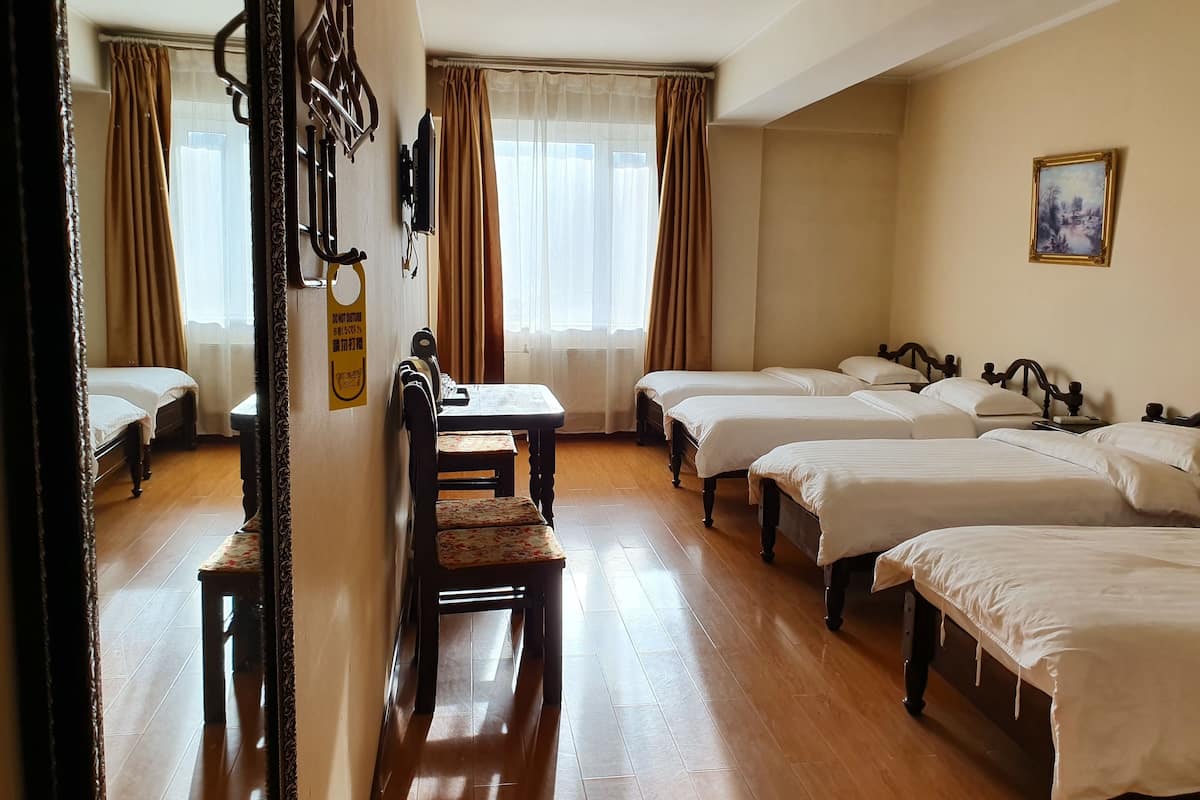 standard quadruple room, 1 bedroom | living room | lcd tv