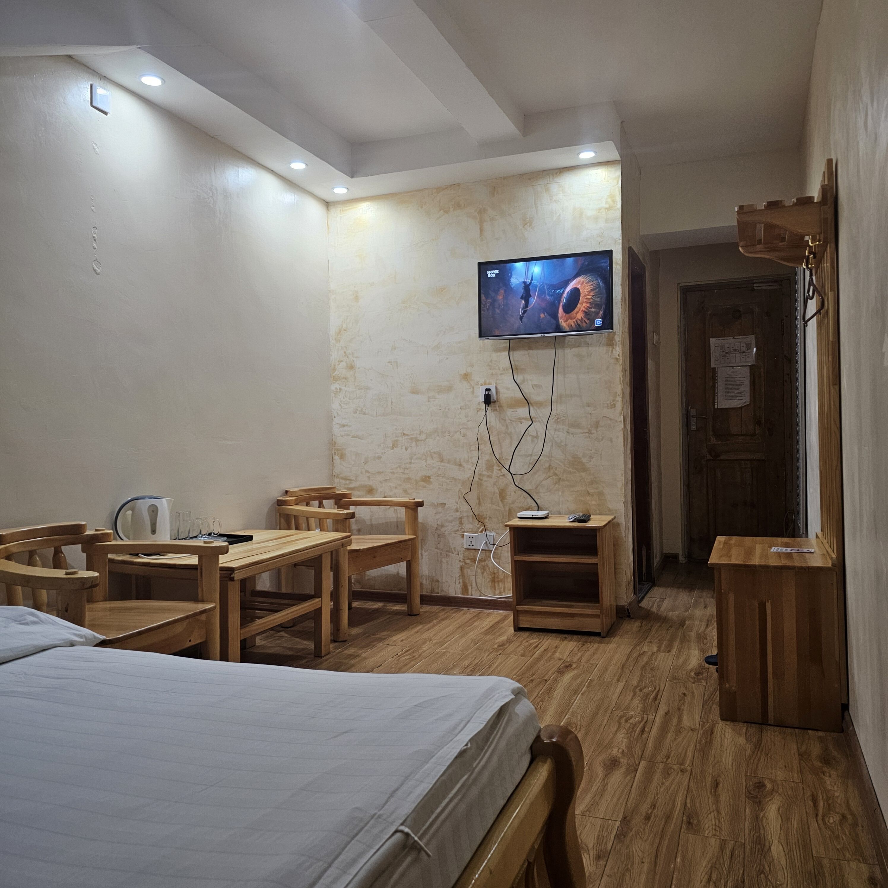 deluxe room | desk, free wifi, bed sheets