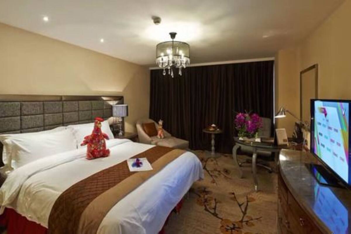 Minibar, in-room safe, desk, blackout curtains