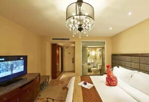 迷你吧、客房内保险箱、办公桌、遮光窗帘