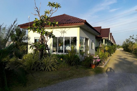 Exterior. PT House Resort