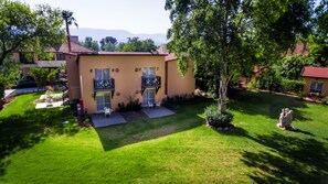 Suite, Garden Area | Garden view