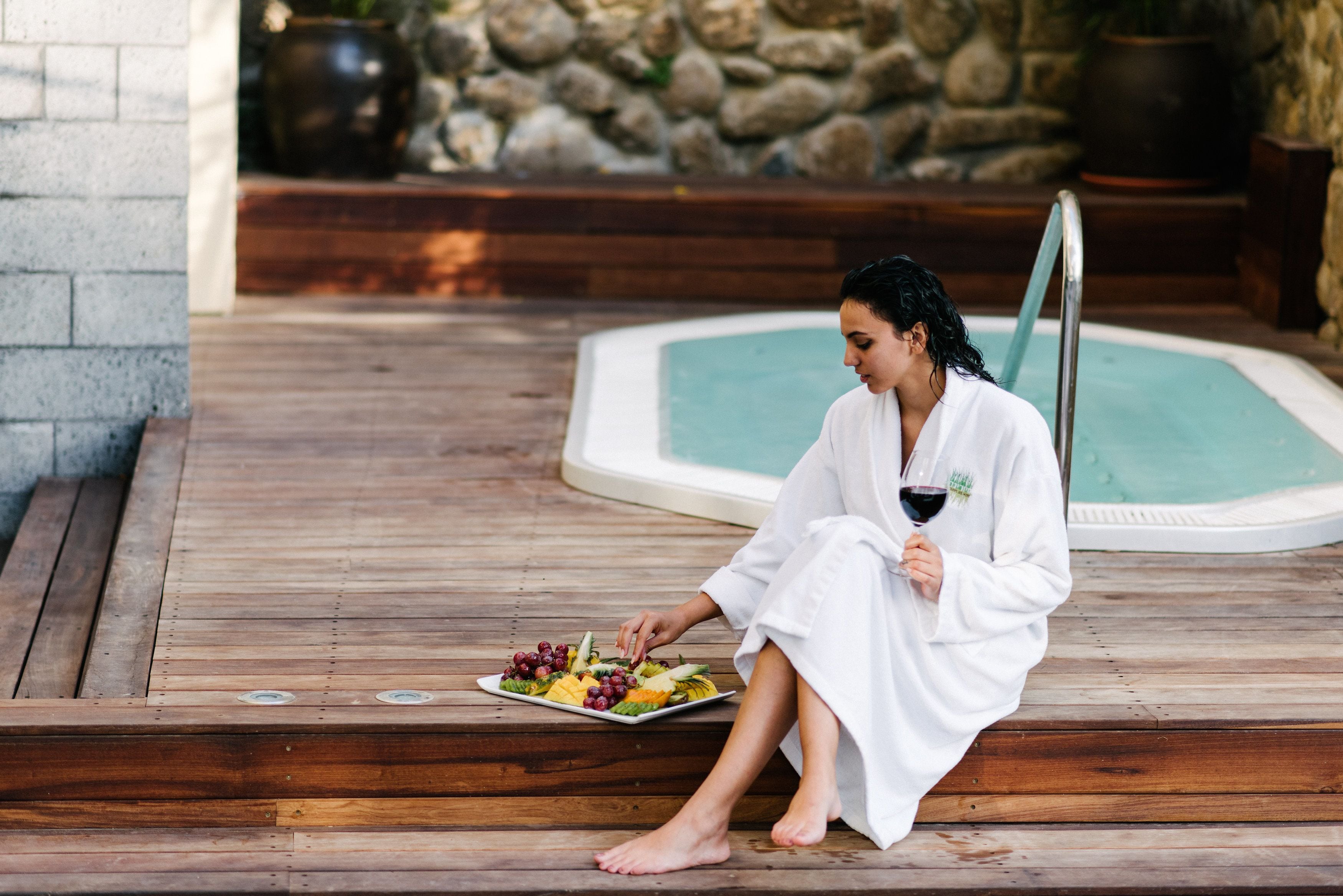 Couples treatment rooms, sauna, hot tub, body treatments