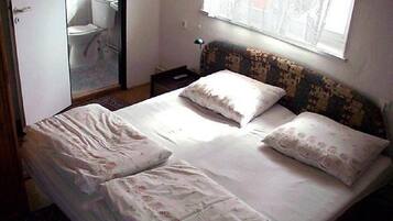 Double Room, 1 Queen Bed | Free WiFi, bed sheets