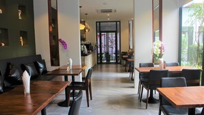 Breakfast, lunch and dinner served  - De Ninth Boutique Hotel Spa (Phnom Penh)