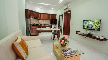 Departamento, 1 habitación, balcón | Cocina privada | Refrigerador, microondas, parrilla de estufa y tetera eléctrica