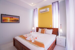 Apartamento, 1 quarto, sacada | 1 quarto, escrivaninha, ferros/tábuas de passar roupa, Wi-Fi de cortesia