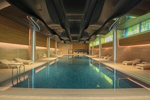 Indoor pool, sun loungers