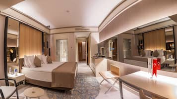 Standard Double Room, 1 King Bed | 1 bedroom, premium bedding, minibar, in-room safe