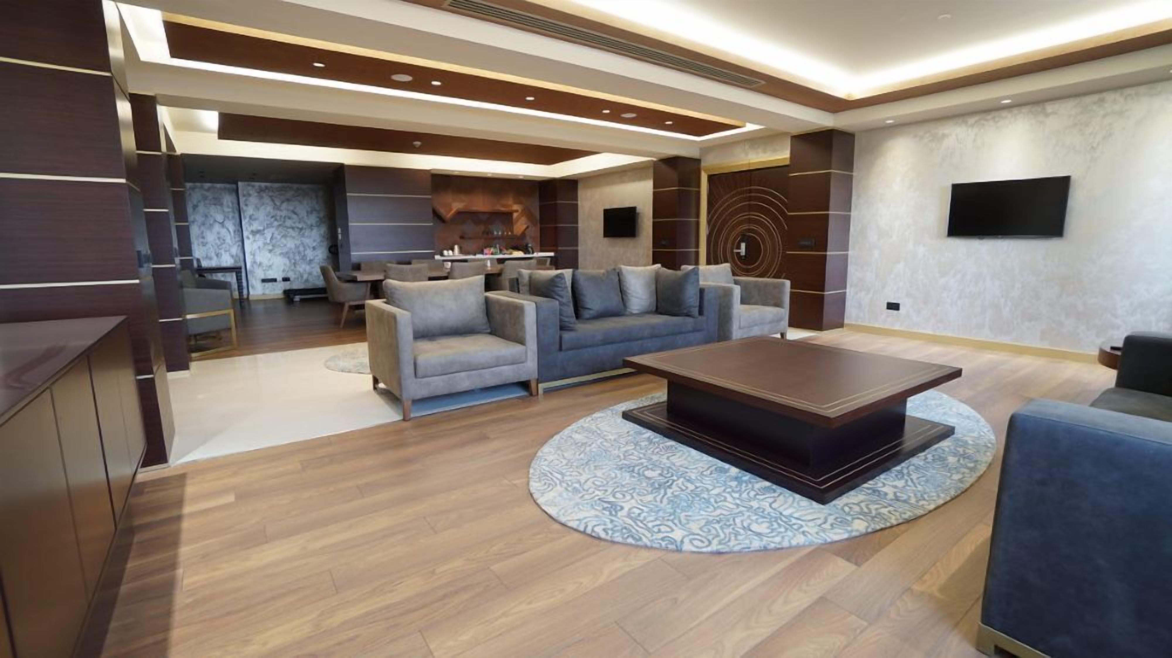 Presidential Suite | Premium bedding, minibar, in-room safe, desk