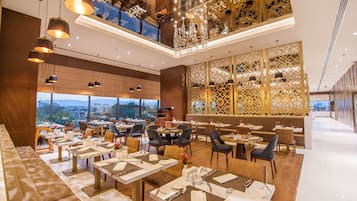 2 Restaurants, FrĂŒhstĂŒck, Mittagessen, Abendessen, tĂŒrkische KĂŒche