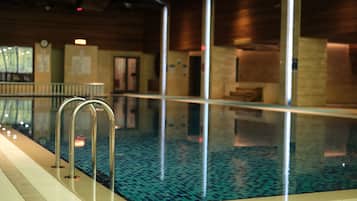 Indoor pool, pool loungers