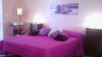 Kahden hengen huone, oma kylpyhuone (External)(Orchidea) | Työpöytä, ilmainen Wi-Fi