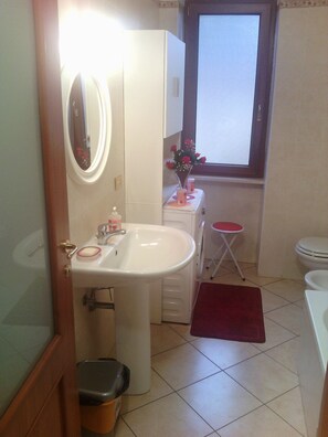 Double Room, Private Bathroom (External)(Orchidea) | Bathroom - B&B Rosa Dei Venti (Orvieto)