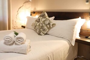 Standard Triple Room | Premium bedding, in-room safe, desk, laptop workspace - The Ultimate Lodge (Louis Trichardt)