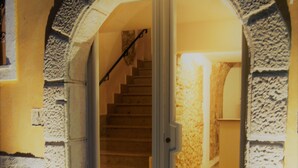 A stone archway leading to a staircase inside a building. - B&B THE TOWER Tropea (Tropea)