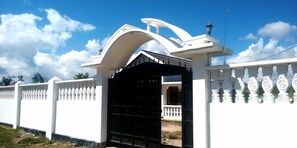 Property entrance - Villa Uroa Barabara (Uroa)