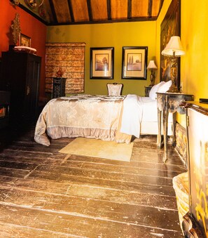 1 bedroom, individually decorated, individually furnished
