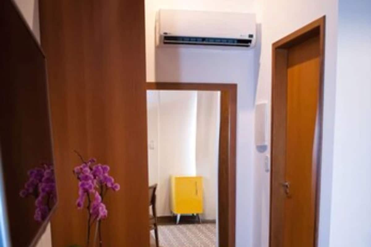 Luxury Double Room, Non Smoking | Meja, langsir/tirai gelap terus, Wi-fi percuma, cadar katil