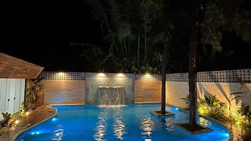 Pool waterfall