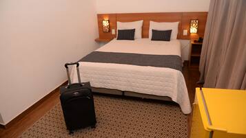 Luxury Double Room, Non Smoking | Desk, blackout drapes, free WiFi, bed sheets