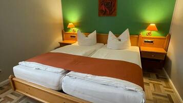 Premium bedding, desk, free WiFi