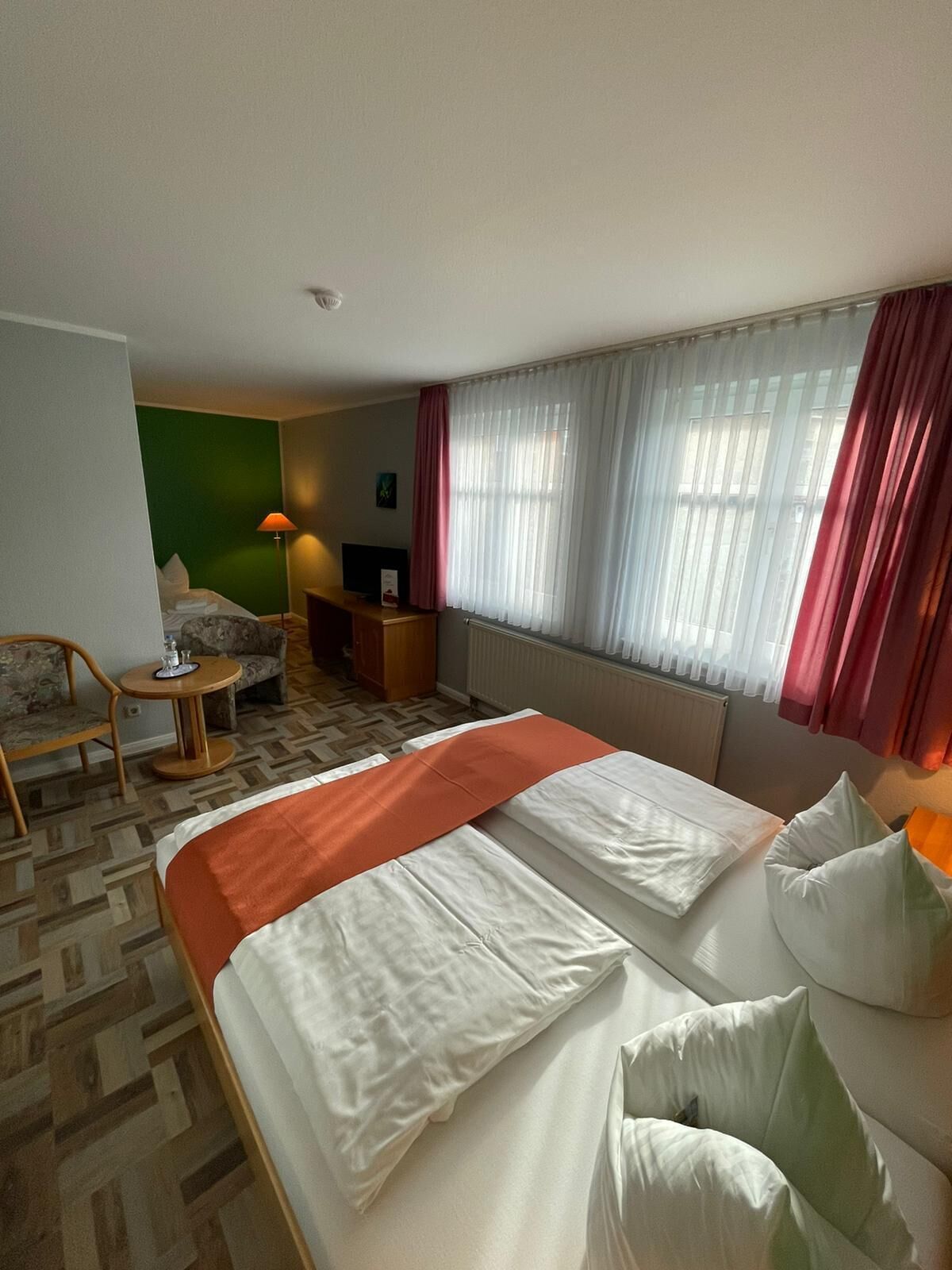 triple room | premium bedding, desk, free wifi
