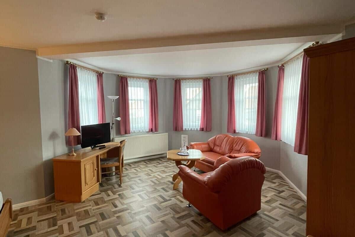 comfort studio, 1 double bed | living area | flat-screen tv