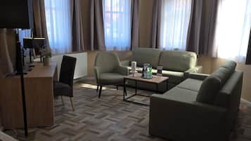 Premium bedding, desk, free WiFi