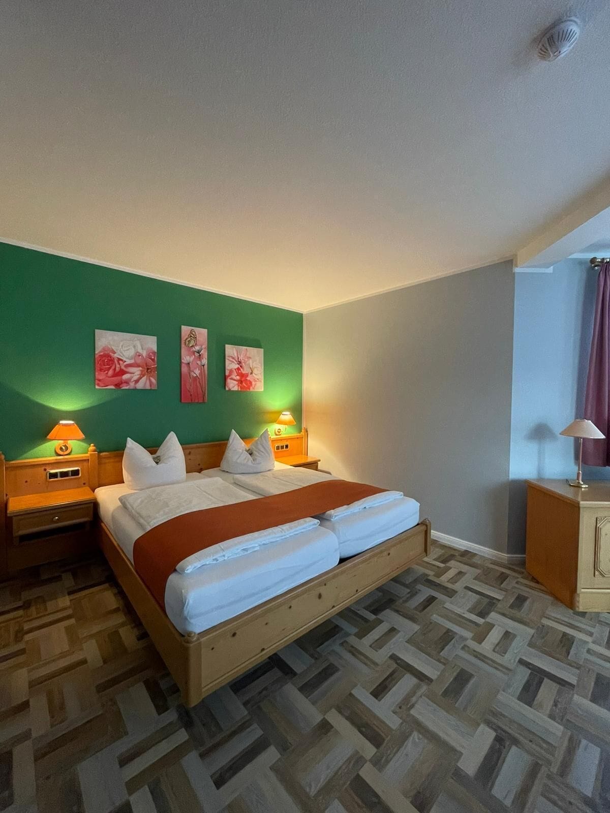 premium bedding, desk, free wifi