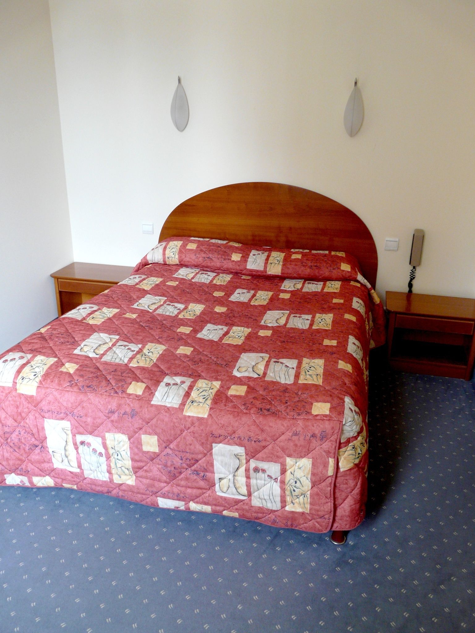 standard single room | desk, iron/ironing board, free wifi