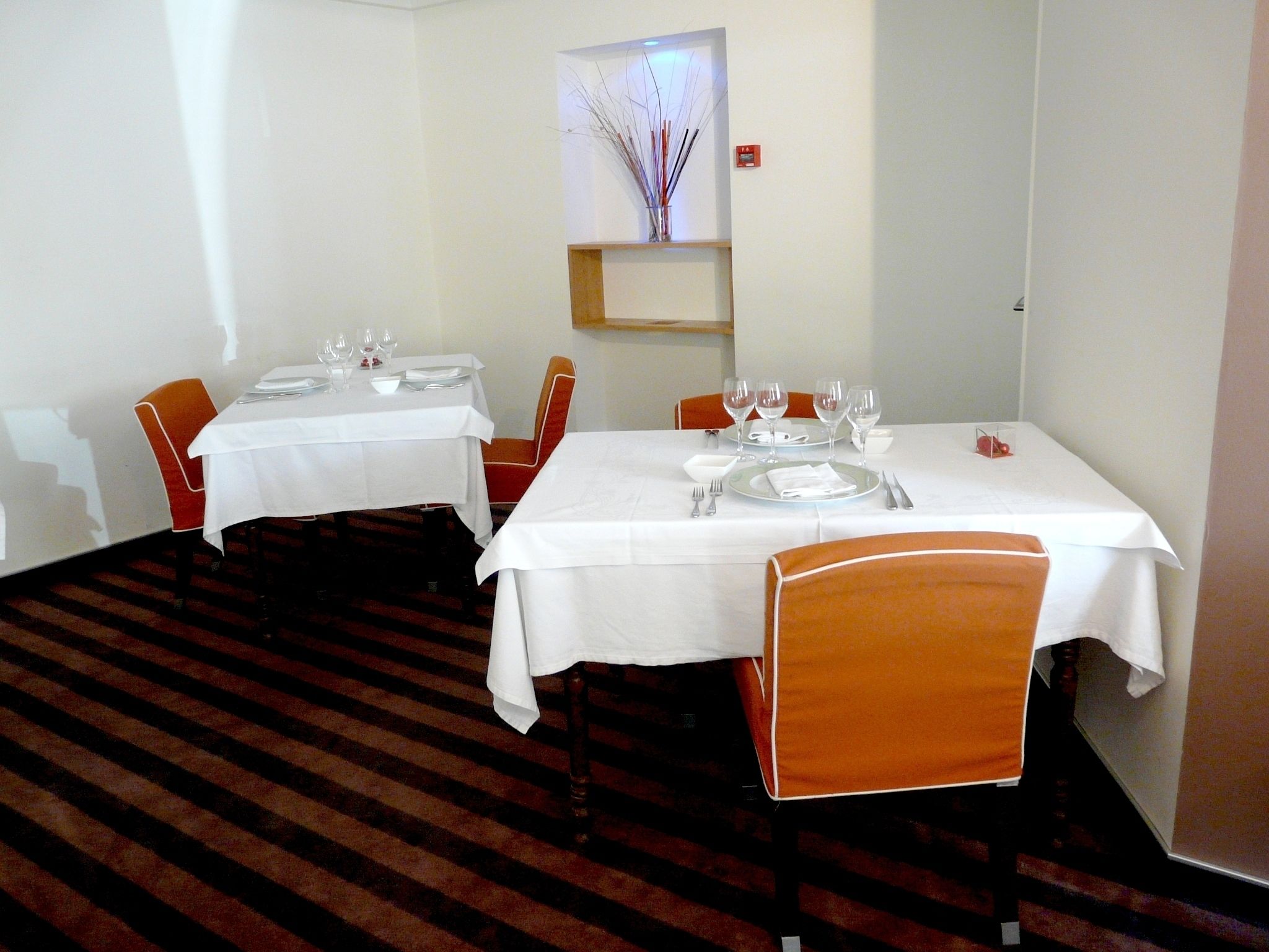 lunch and dinner served