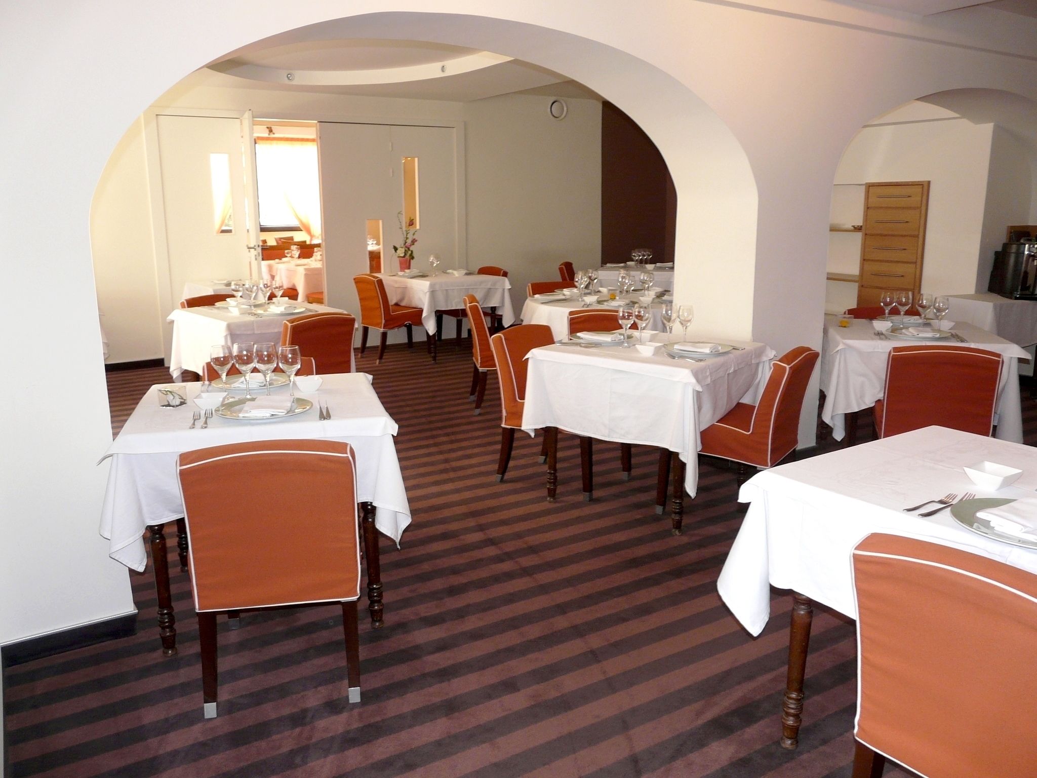 lunch and dinner served