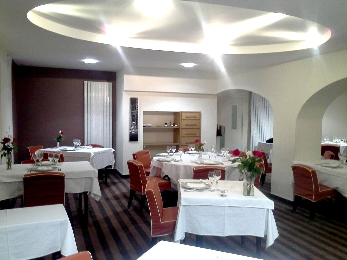 lunch and dinner served