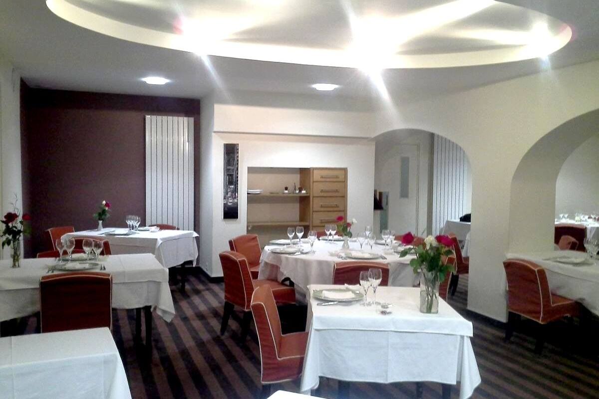 lunch and dinner served