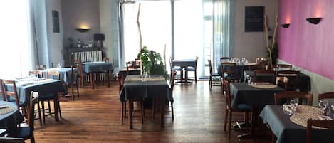 Lunch and dinner served, Regional cuisine