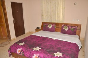Deluxe Room, 1 Double Bed | Desk - Jokems Airport View Hotel - Adults Only (Jimeta)