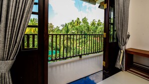 Villa | Uitzicht vanaf balkon