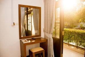 Phòng đôi Deluxe | 1 phòng ngủ, minibar, két bảo mật tại phòng, bàn 