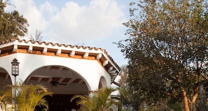 Casa Flor de Mayo