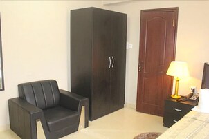 Executive Double Room Single Use | In-room safe, desk, blackout drapes, free WiFi
