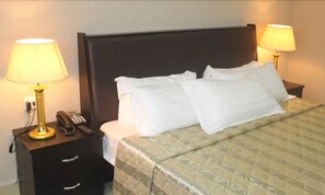 In-room safe, desk, blackout drapes, free WiFi - Corina Hotel (Monrovia)