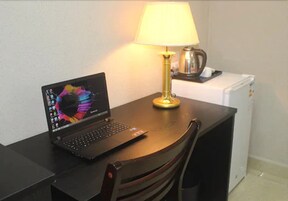Standard Twin Room | In-room safe, desk, blackout drapes, free WiFi