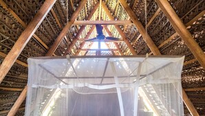 Design Tree House, 1 Katil Raja (King)
